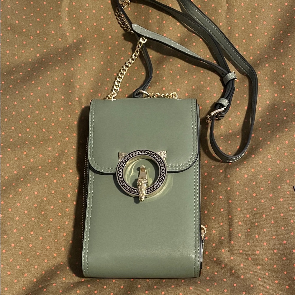 Chic Green Crossbody Bag with Chain Detail